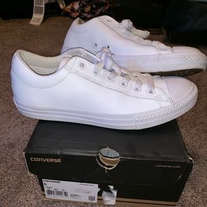 White low top Converse Sneakers
